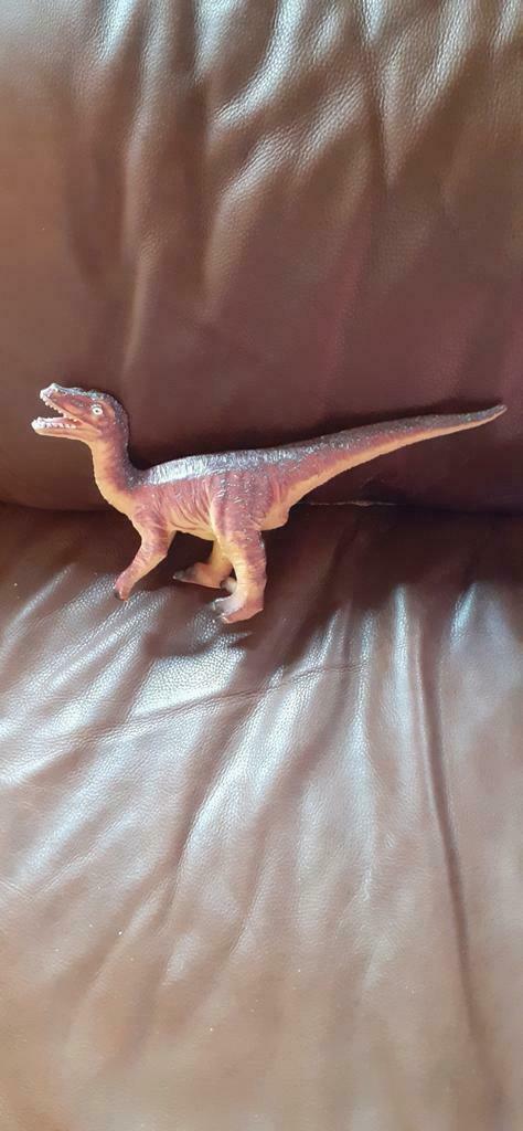 §  Dinosaure en matière synthétique, Enlèvement ou Envoi, Utilisé