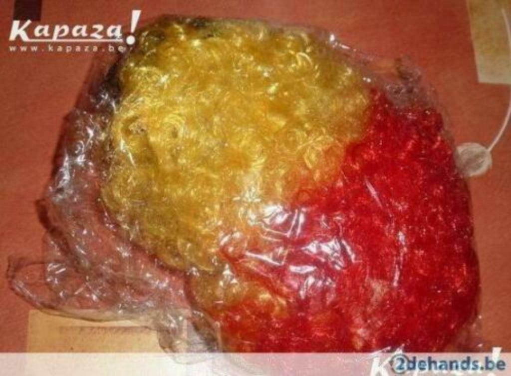 Pruik Belgische driekleur, Ophalen