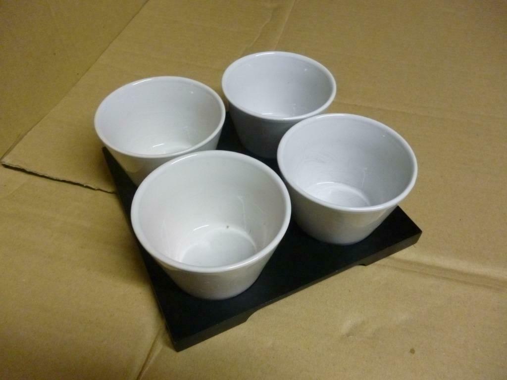 4 kommetjes op houten serveerplank, Enlèvement ou Envoi, Comme neuf