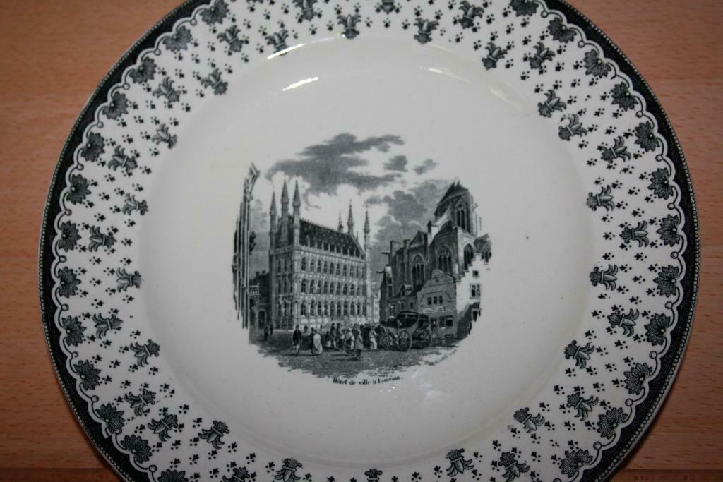 Rare assiette décorative noire "Hôtel de Ville à à Louvain", Antiquités & Art, Antiquités | Assiettes décoratives & Carrelages