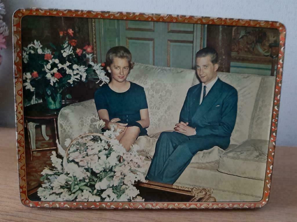 Boîte en fer blanc Fiançailles du prince Albert et de la pri, Collections, Enlèvement ou Envoi, Comme neuf, Autres types