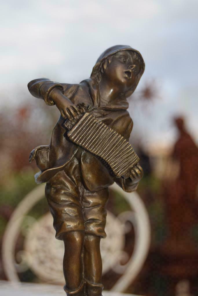 Le joueur d'accordéon ,statue en bronze signé sur socle marb, Antiquités & Art, Antiquités | Bronze & Cuivre, Enlèvement ou Envoi