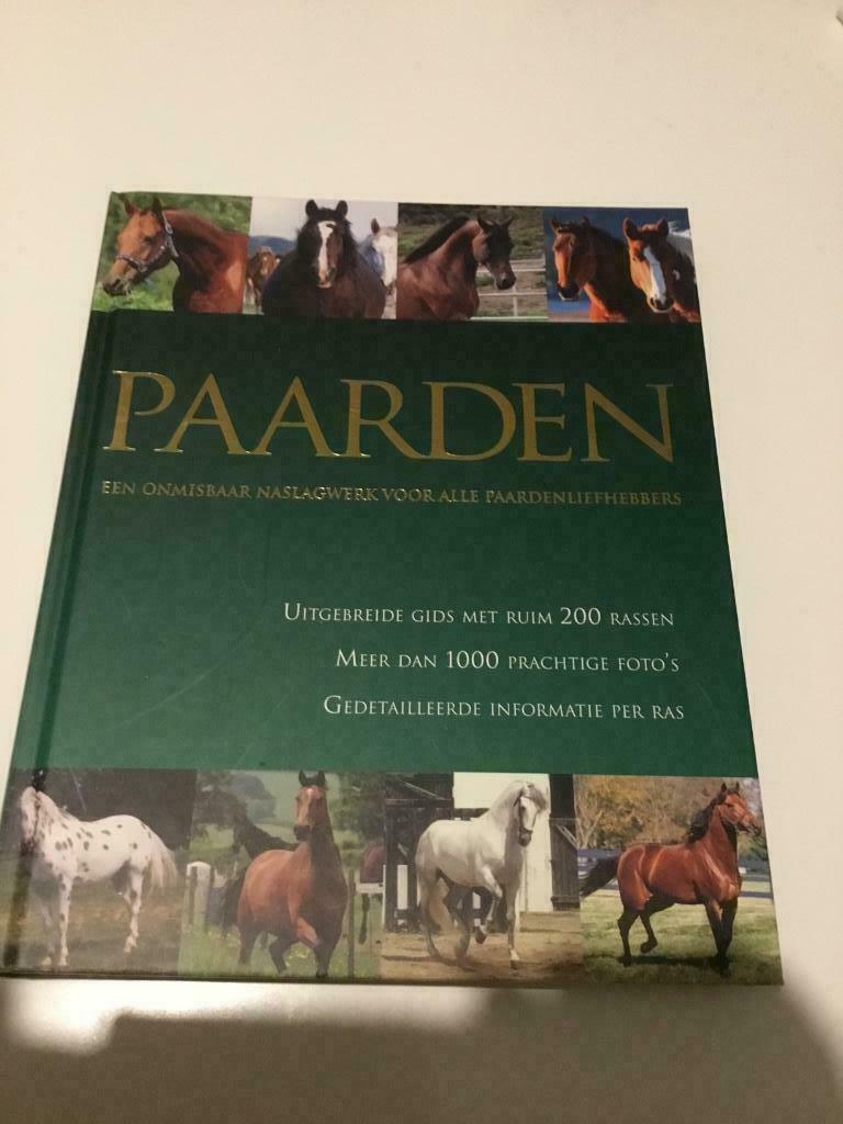 Paarden, een onmiskenbaar naslagwerk voor alle paardenliefhe, Ophalen of Verzenden, Zo goed als nieuw