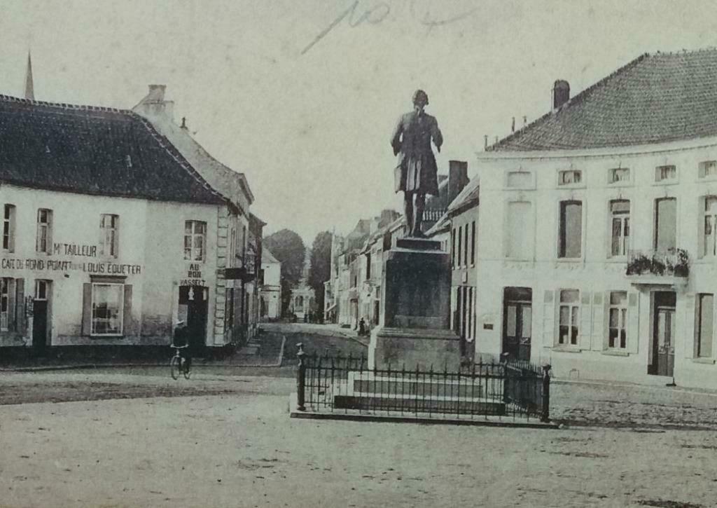 Carte Postale Beloeil – La Grand’Rue (Café du rond Point), Enlèvement ou Envoi, Non affranchie, Hainaut