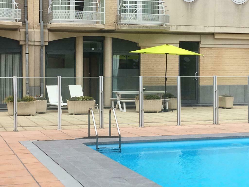 Oostende Zeedijk glkvl app zeezicht zwembad zonneterras, Vakantie, Vakantiehuizen | België, Wasmachine, 2 slaapkamers, Antwerpen of Vlaanderen