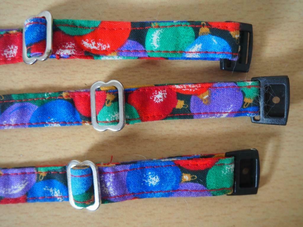 Kleurrijke kattenhalsbandjes met kerstballen motief, Ophalen of Verzenden, Nieuw