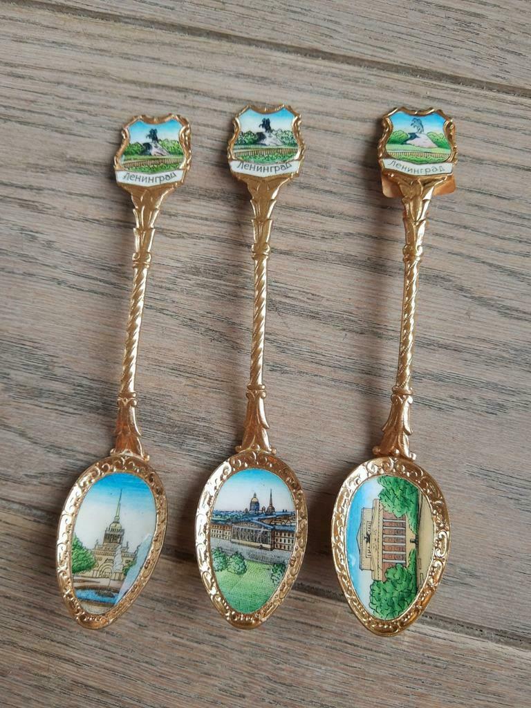 Série de 3 cuillères à café en porcelaine., Enlèvement ou Envoi