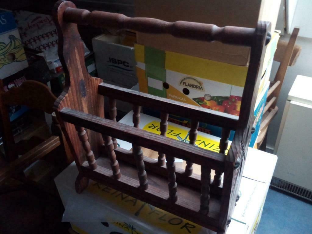 Porte journaux en Bois, Enlèvement, Utilisé