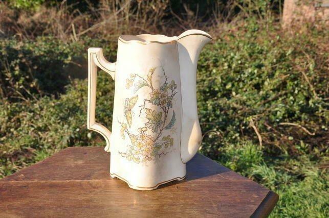 §pichet cruche décor papillon, Antiquités & Art, Enlèvement ou Envoi