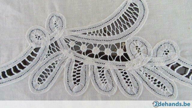 tafeltapijt met kantklos kant (spellewerkkant), Gebruikt