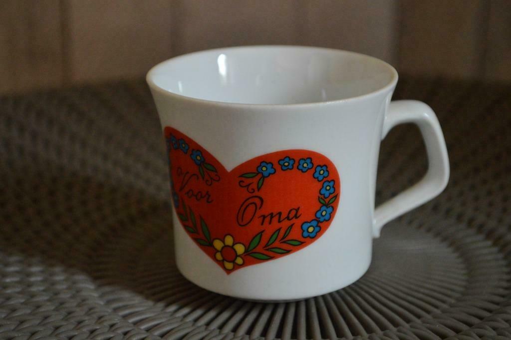 Tasje wit met hartje voor oma, Huis en Inrichting, Keuken | Servies, Ophalen of Verzenden, Zo goed als nieuw, Overige stijlen