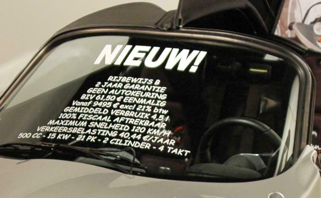 Lot / 9 lettres adhésives blanches avec le texte 'Nouveau!', Enlèvement ou Envoi, Neuf, dans son emballage, Étalage