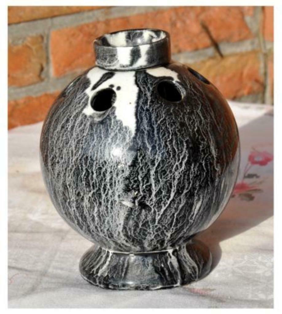 §pot en faïence pique fleur ??, Antiquités & Art, Enlèvement ou Envoi