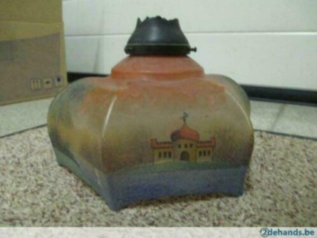 L'abat-jour en opaline peinte a au moins 100 ans, Enlèvement ou Envoi