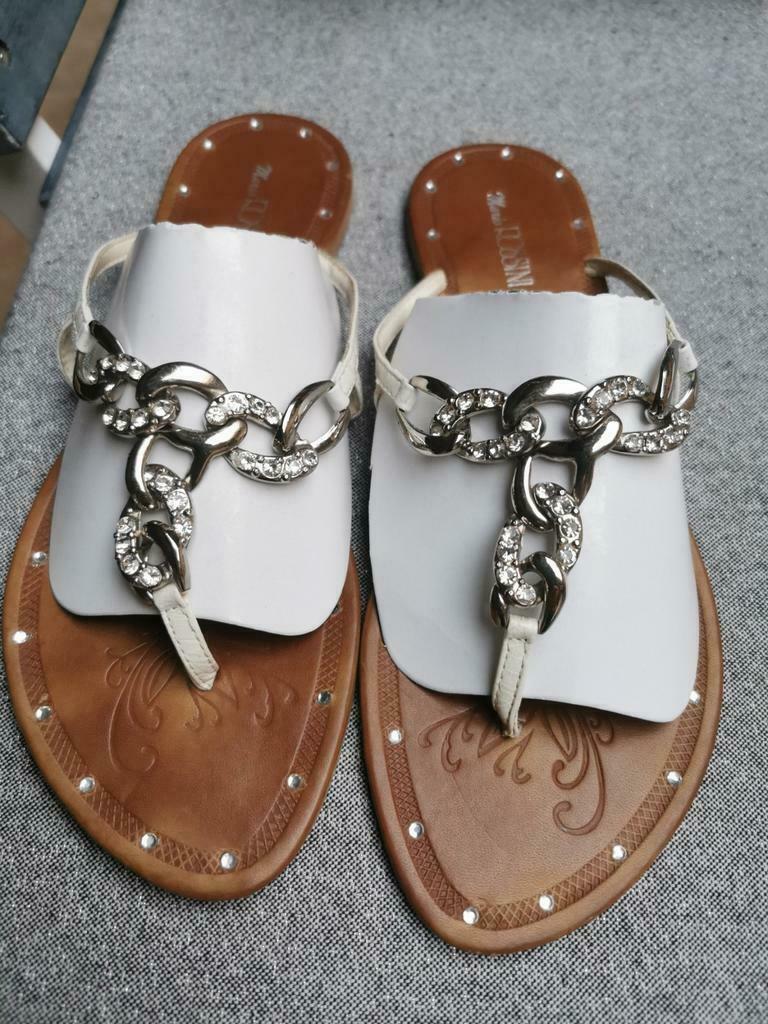 Comme neuves très belles pantoufles en cuir, Vêtements | Femmes, Enlèvement ou Envoi, Comme neuf, Sandales de bain