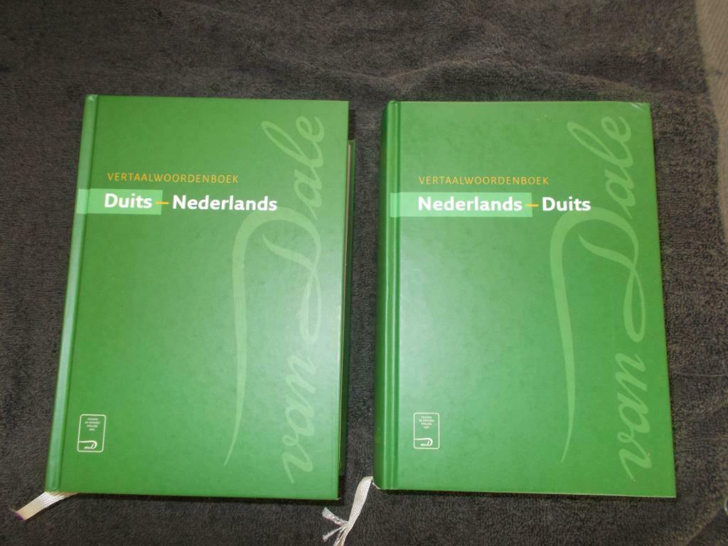 2 Van Dale woordenboeken duits - nederlands, Ophalen of Verzenden, Zo goed als nieuw