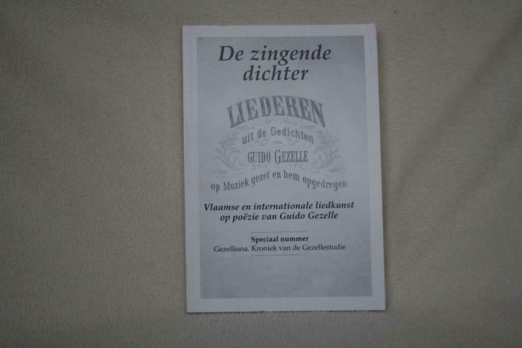 De zingende dichter – Veerle Bosmans, Piet Couttenier, Jan.., Boeken, Ophalen of Verzenden, Zo goed als nieuw, Artiest