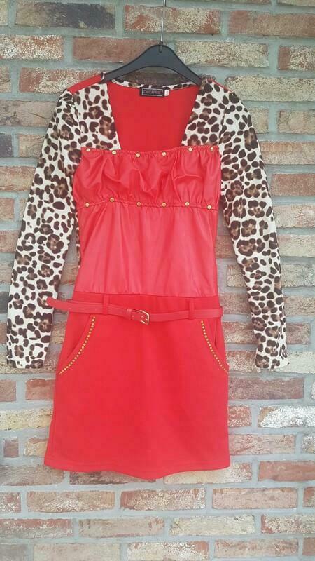 Rouge avec manches léopard - taille 14 ans., Ophalen of Verzenden, Nieuw, Meisje, Jurk of Rok