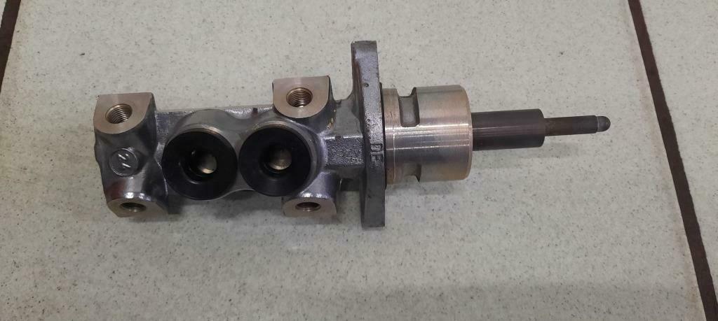 1 Maitre cylindre de frein pour Porsche 964, Autos : Pièces & Accessoires, Freins & Transmission, Porsche, Utilisé, Enlèvement ou Envoi