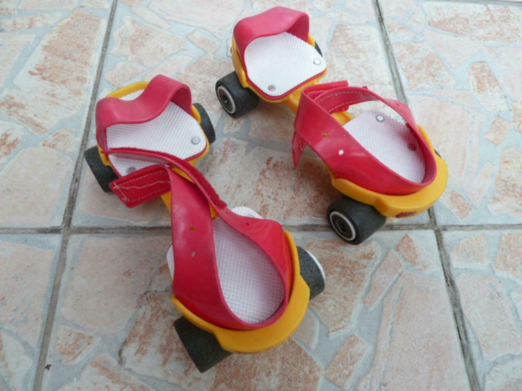 Patins à roulettes enfant pointure réglable Mickey Mouse, Enfants & Bébés, Enlèvement, Comme neuf