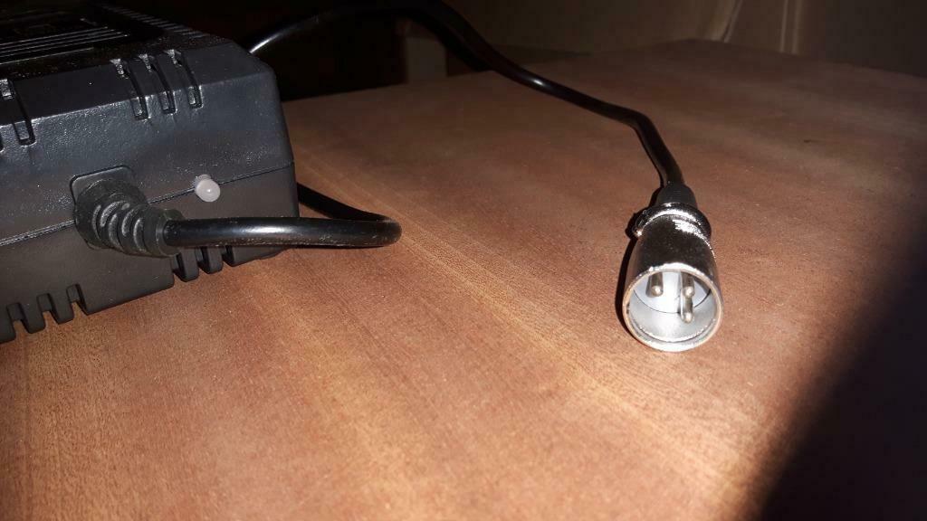 BATTERIJ LADER VOOR E-bike 24V -  25.2V - 29.5V / 2A, Fietsen en Brommers, Ophalen of Verzenden, Nieuw