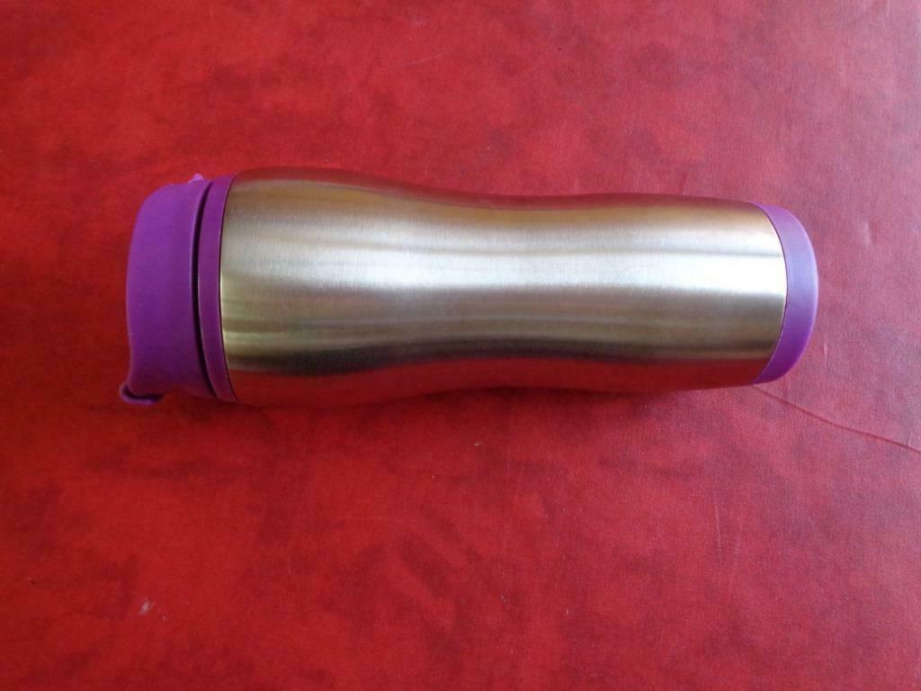 Mug avec couvercle métal / violet. Neuf, Maison & Meubles, Cuisine | Vaisselle, Neuf, Enlèvement ou Envoi