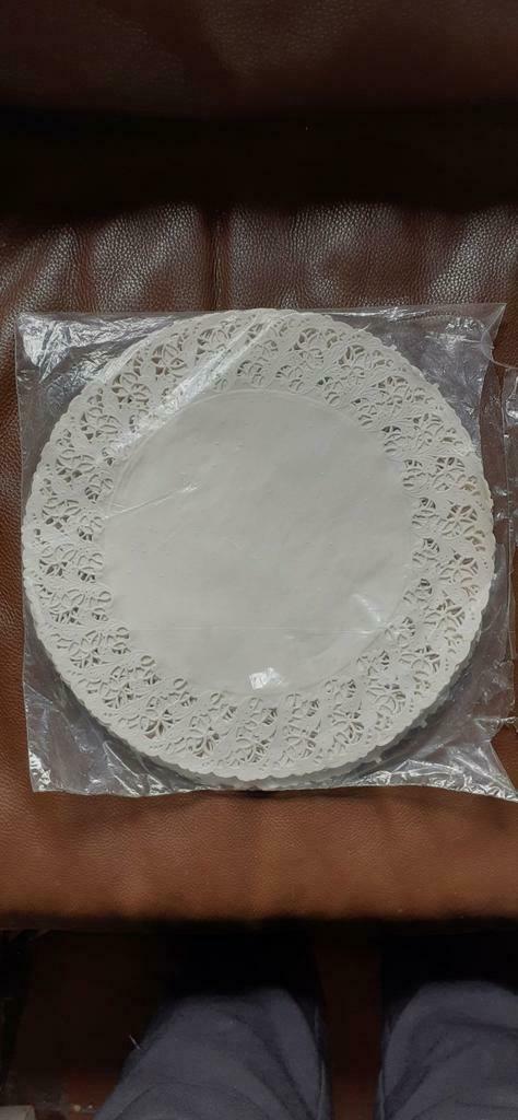 §  75 dentelles rondes en papier 32 cm, Enlèvement ou Envoi, Comme neuf, Assiette