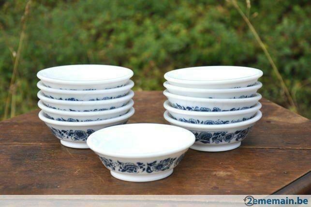 11 coupelles creuseen opaline de foire decor fleur bleu, Maison & Meubles, Cuisine | Vaisselle, Utilisé, Balance ou Balances, Enlèvement ou Envoi