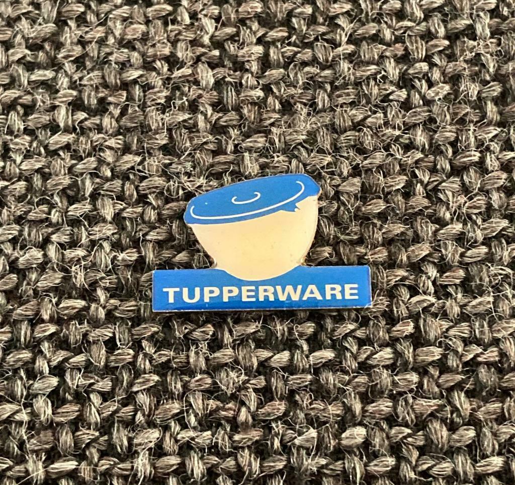 PIN - TUPPERWARE, Collections, Envoi, Utilisé, Marque, Insigne ou Pin's