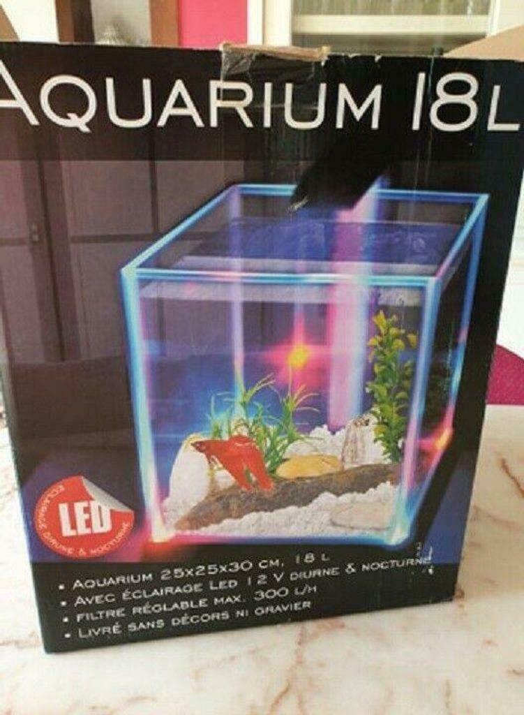 Aquarium neuf avec accesoires mais pas de poisson, Animaux & Accessoires, Enlèvement ou Envoi, Neuf, Éclairage ou Chauffage