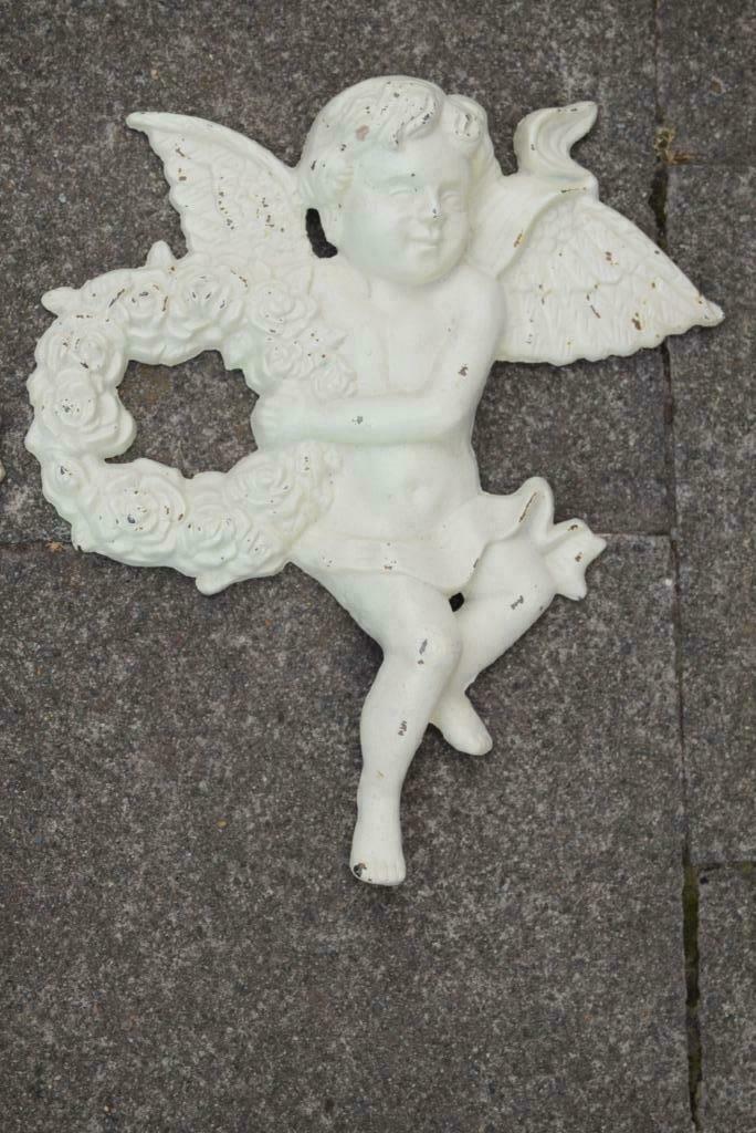 Twee gepatineerde gietijzeren engelen en cherubijnen om op t, Tuin en Terras, Ophalen of Verzenden, Nieuw, Overige materialen