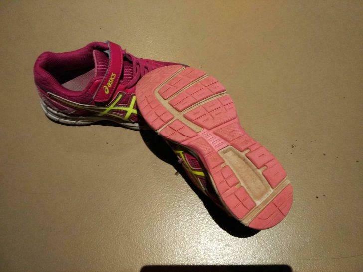 Roze Asics goede loopschoenen sportschoenen 2paar maat 29 30, Enlèvement ou Envoi, Utilisé, Fille, Chaussures de sport