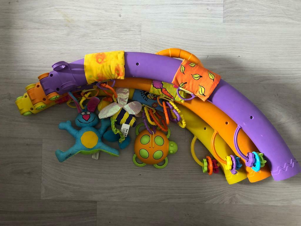 Toffe kleurrijke Baby gym/speelboog met leuke figuurtjes, Enfants & Bébés, Jouets | Jouets de bébé, Comme neuf, Baby Gym, Sonore
