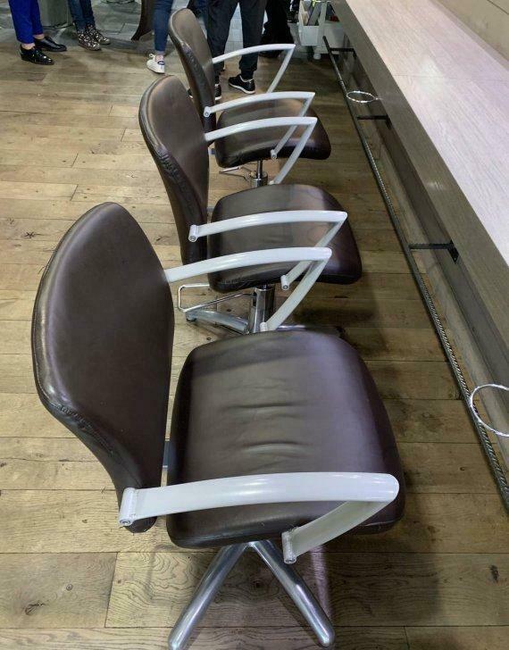 3 kappersstoelen met pomp , bruine kleur., Handtassen en Accessoires, Uiterlijk | Haarverzorging, Gebruikt