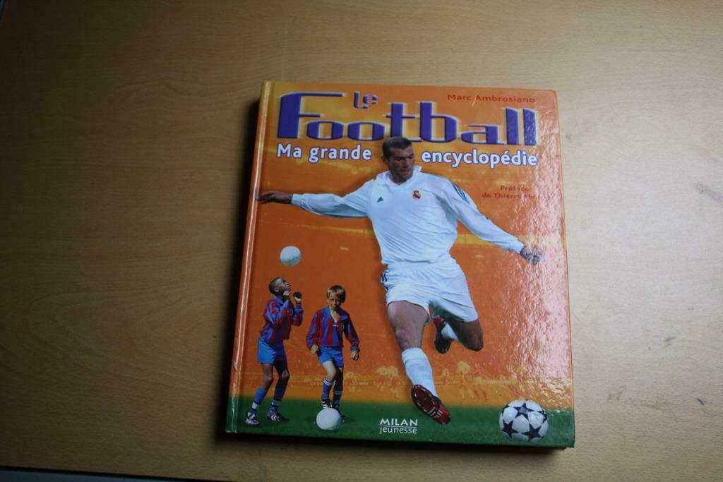 LIVRE LE FOOTBALL MA GRANDE ENCYCLOPEDIE ZIDANE, Livres, Sport de ballon, Enlèvement ou Envoi, Comme neuf, Milan edition