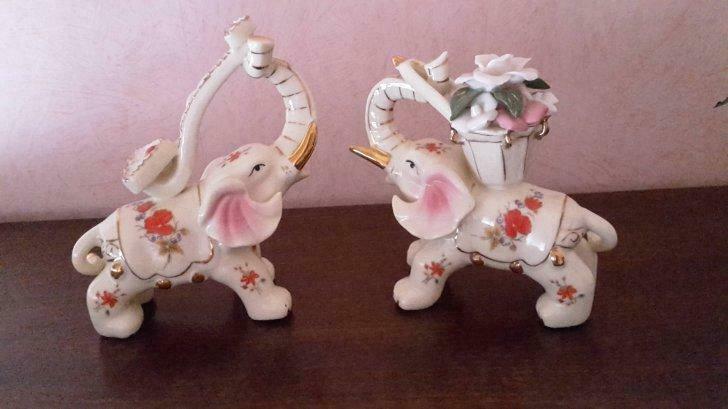 2 porseleinen olifantjes, Antiek en Kunst