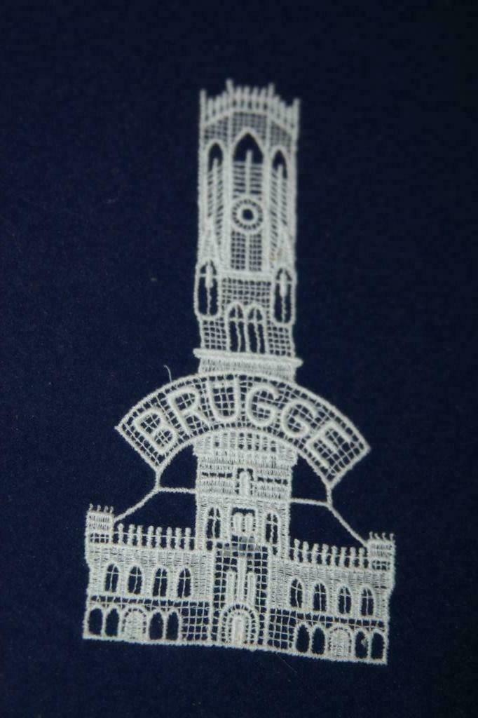 Brugge ( Brugse kant ) werkje is 12 cm hoog, Hobby en Vrije tijd, Kantklossen, Ophalen of Verzenden, Gebruikt, Overige typen