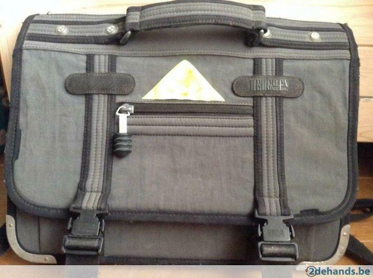 Boekentas Hedgren blauw 38 x30cm 2-vaks, Handtassen en Accessoires, Tassen | Schooltassen, Blauw, Ophalen of Verzenden, 30 tot 40 cm