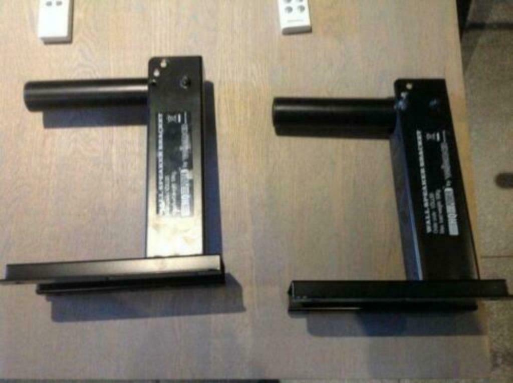 wall speaker brackets/houders 2 st, Audio, Tv en Foto, Luidsprekerboxen, Ophalen of Verzenden, Zo goed als nieuw