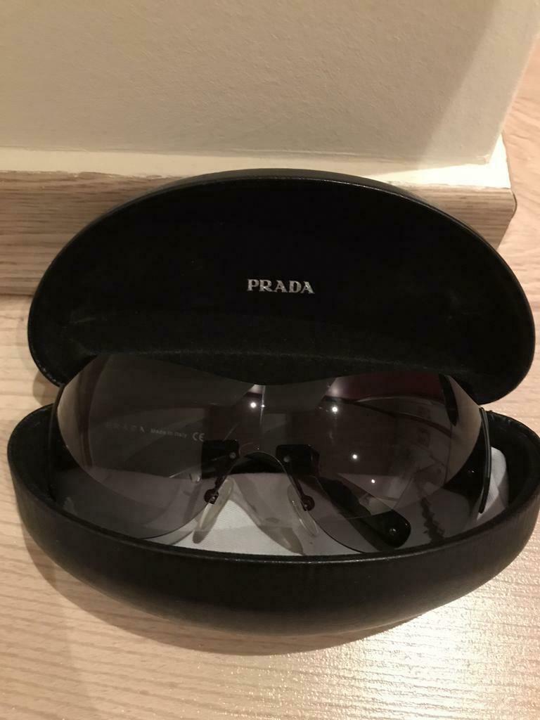 A vendre lunettes de soleil "Prada", Bijoux, Sacs & Beauté, Lunettes de Soleil & Lunettes | Femmes, Enlèvement ou Envoi, Comme neuf