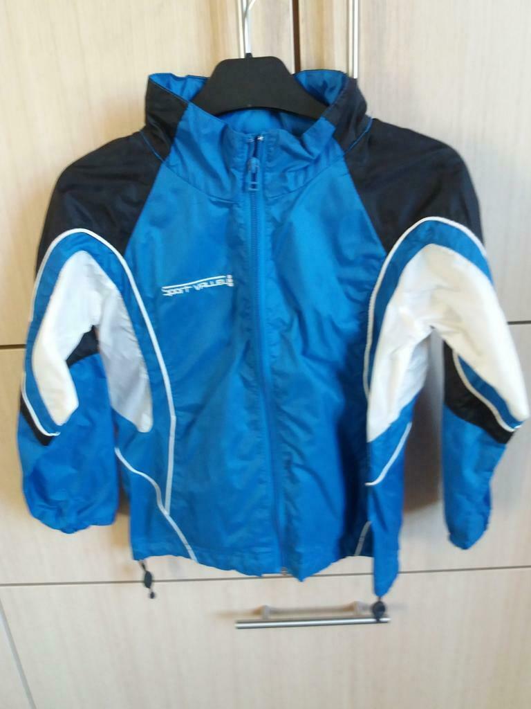 blauwe regenjas met kap - maat 128, Ophalen, Zo goed als nieuw, Jongen