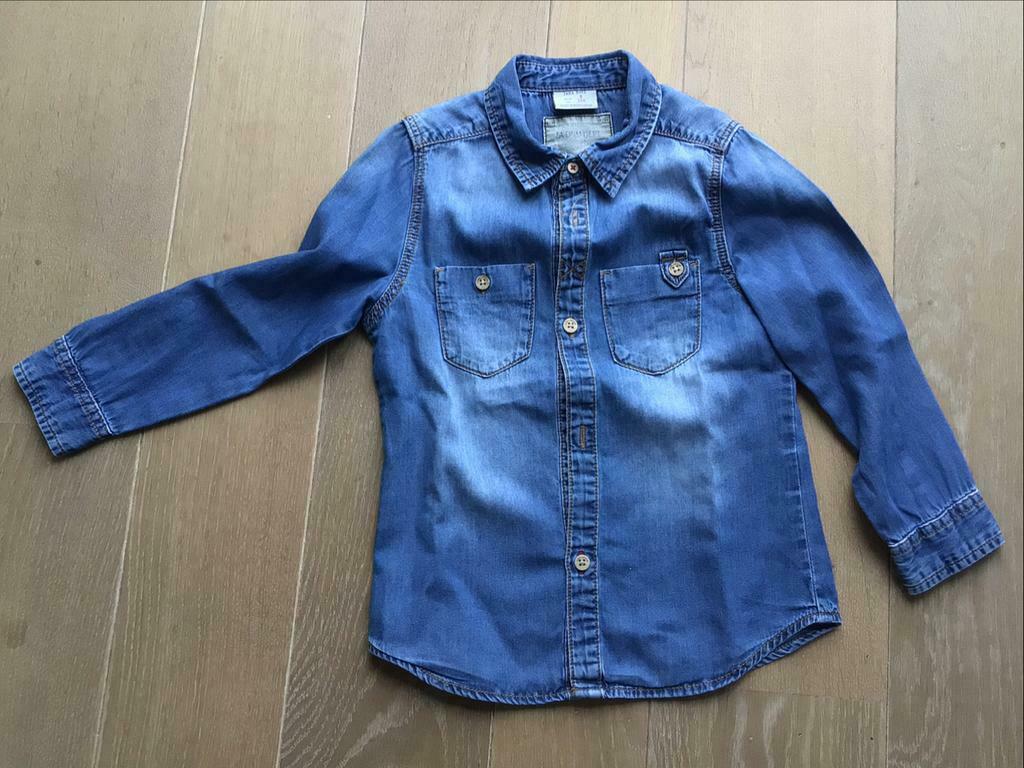 Chemise en jean Zara 5 ans, état neuf, Enfants & Bébés, Garçon, Chemise ou À manches longues, Comme neuf, Zara