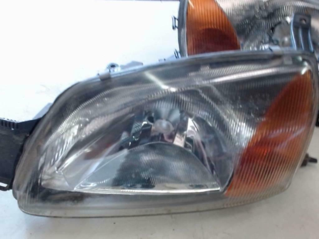 optique de phare gauche  ford fiesta  4, Autos : Pièces & Accessoires, Éclairage, Enlèvement ou Envoi, Utilisé, Ford