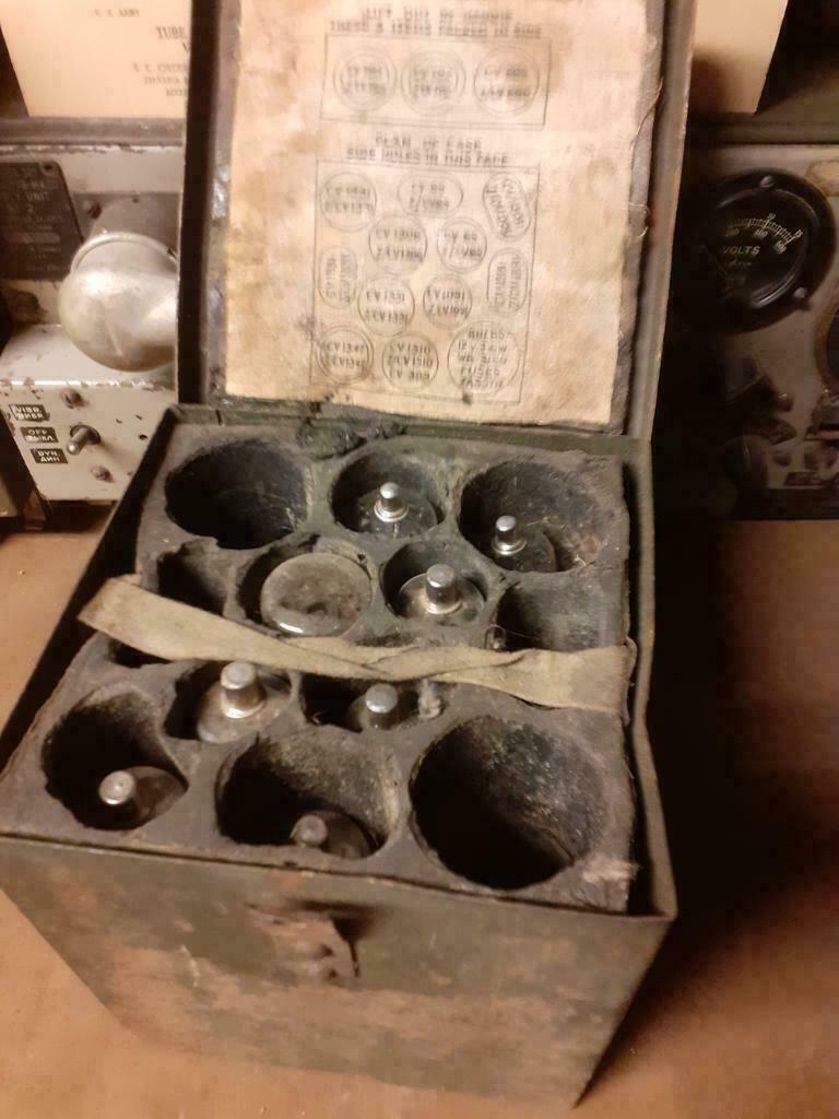 Kistje met reservelampen Britse wireless set, Ophalen of Verzenden, Landmacht, Kist of Geocache