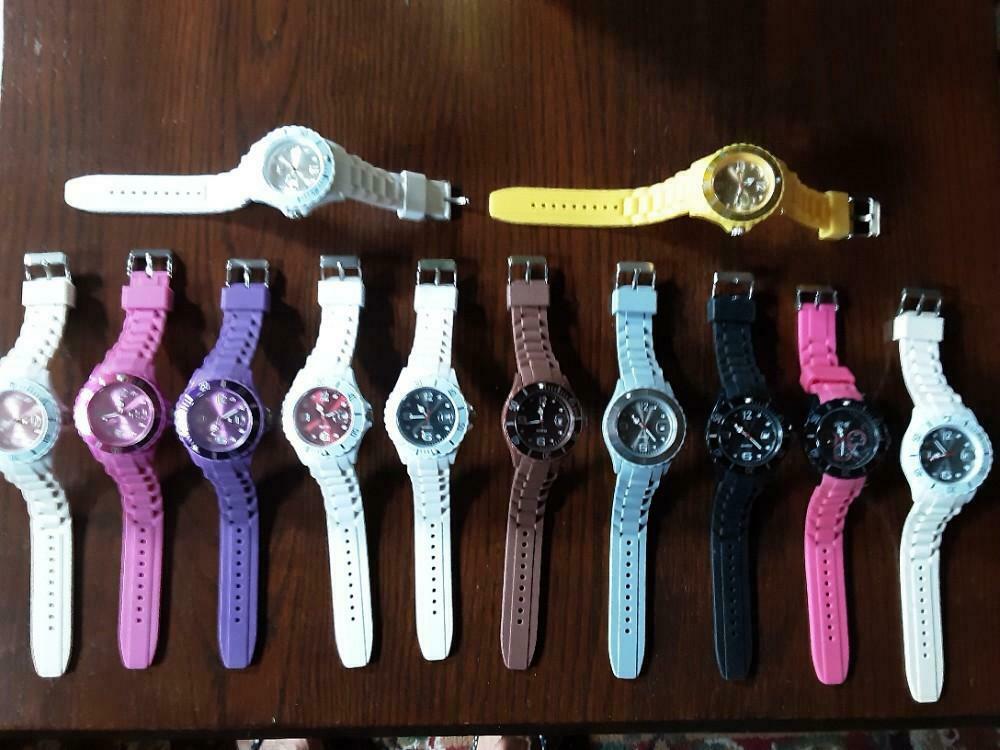 un lot de 12 montres fantaisie, Enlèvement ou Envoi, Utilisé, Montre-bracelet