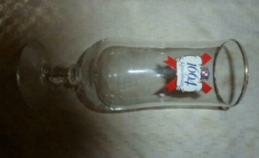 bier glas 1664 DE KRONENBOURG - op voet, Ophalen of Verzenden, Gebruikt, Bierglas