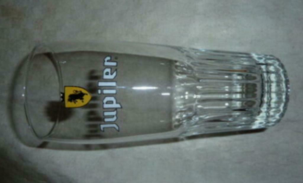 Bier glas JUPILER geel - zwart logo zonder maataanduiding, Ophalen of Verzenden, Gebruikt, Bierglas