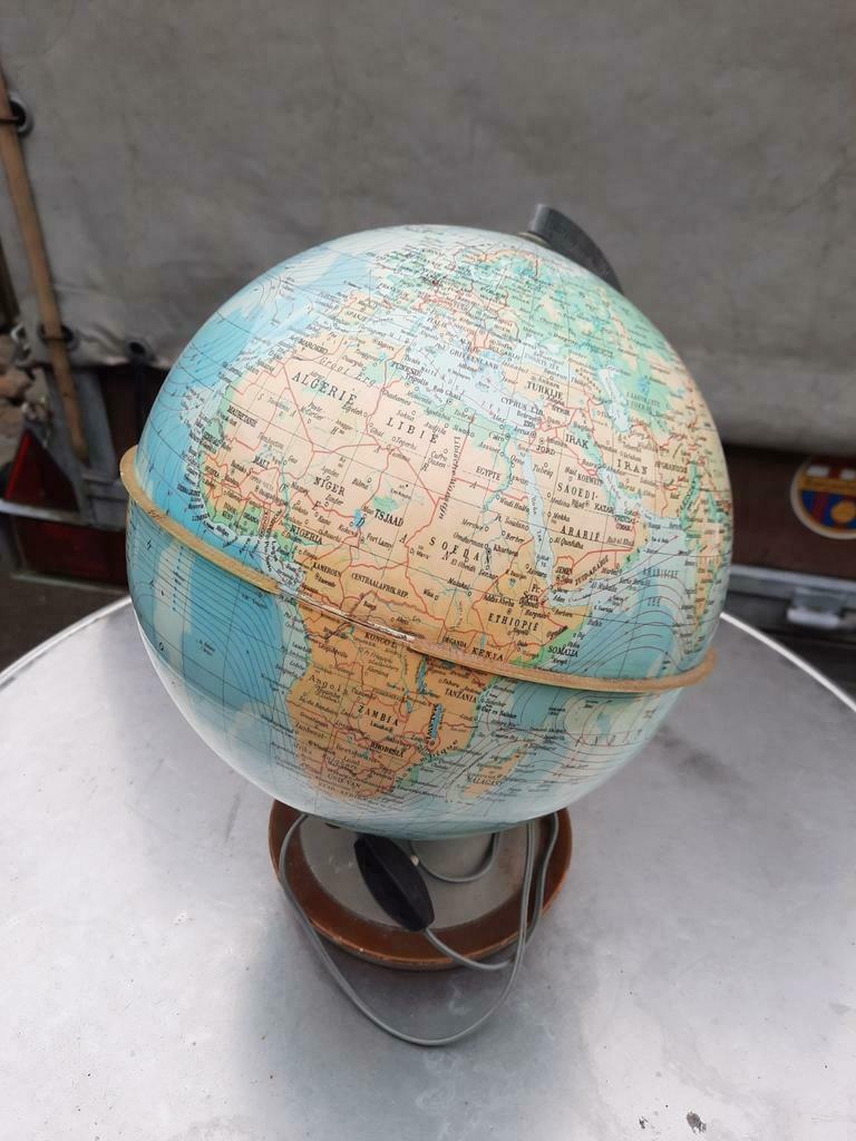 Globe, vieux, 28 euros., Enlèvement ou Envoi
