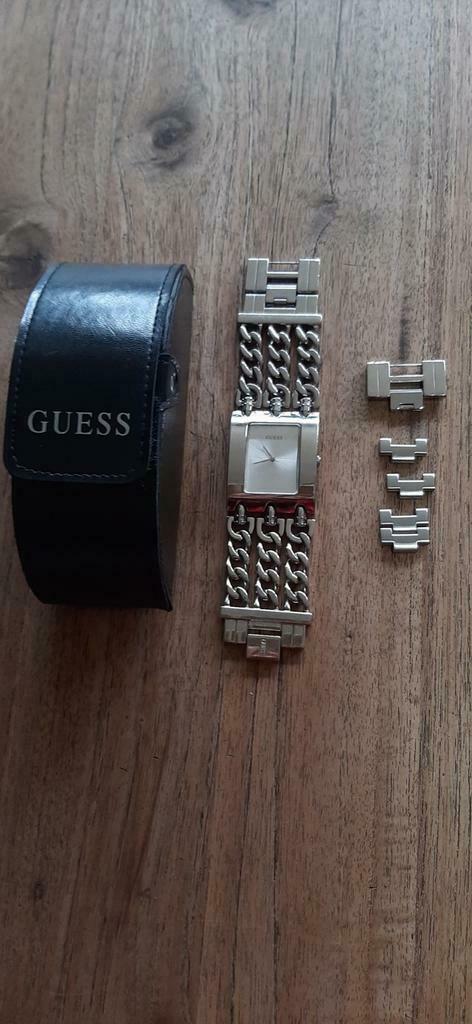Belle montre Guess avec étui en cuir., Enlèvement, Comme neuf, Guess