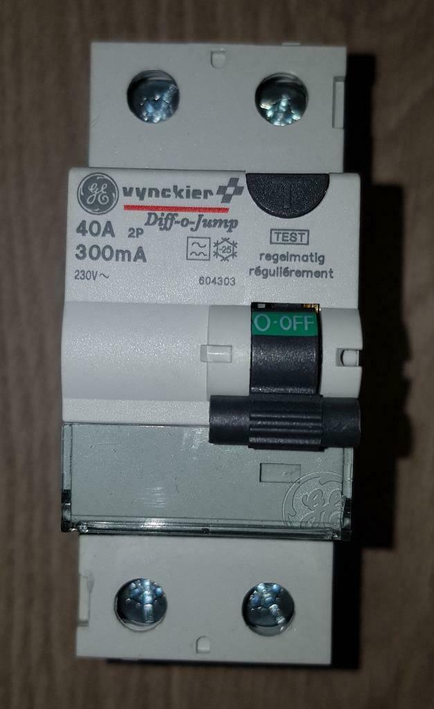 differentieel schakelaar 2p 40A 300mA - Vynckier, Doe-het-zelf en Bouw, Ophalen, Nieuw, Schakelaar